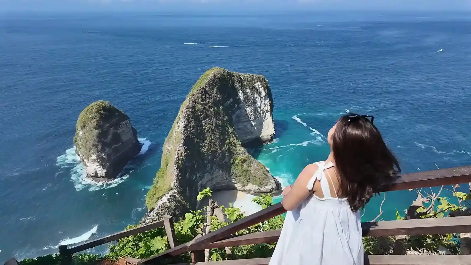 The Kelingking Beach headland and its white sand cove, Nusa Penida
